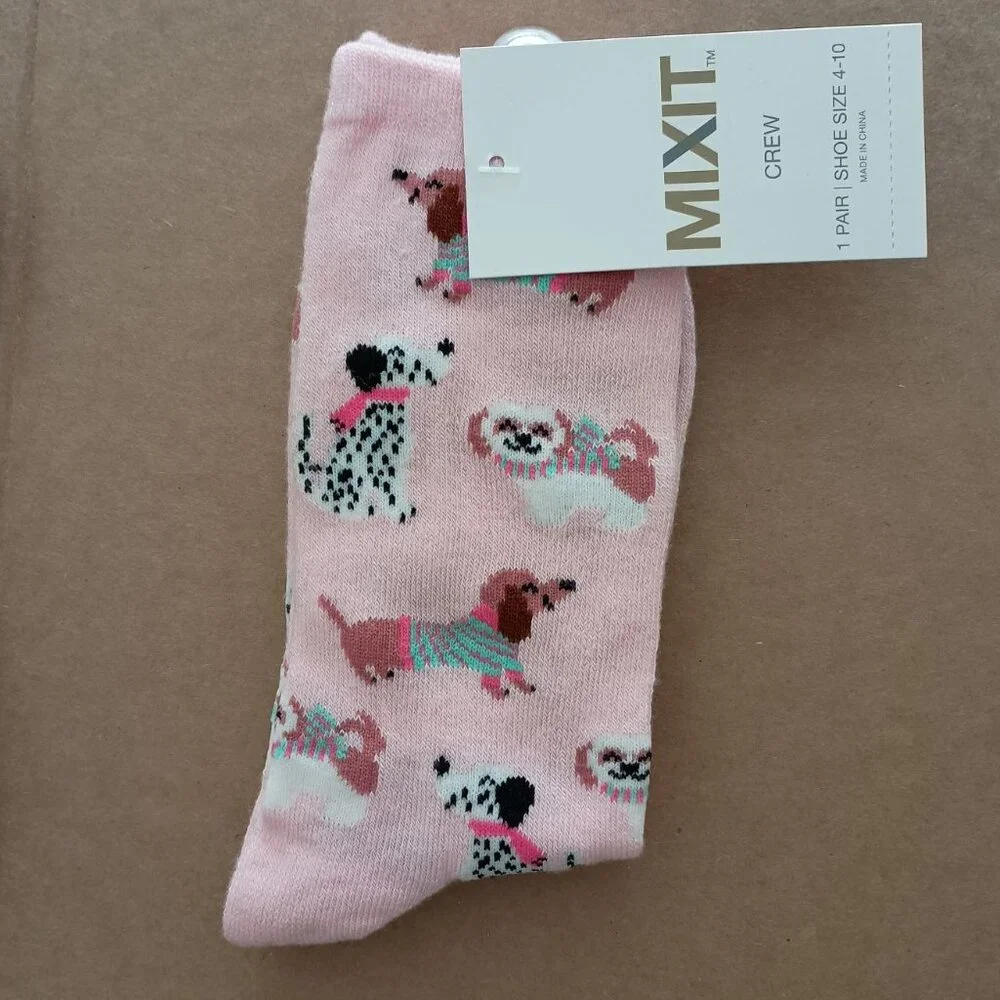 NWT cute pink novelty crew socks with even cuter dogs, fits shoe size 4-10 - Picture 1 of 1